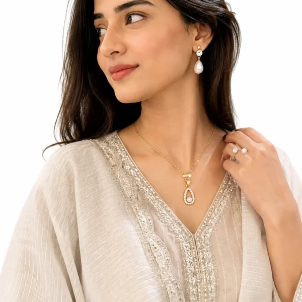 Bridal jewellery set with heart pearl pendant and matching earrings